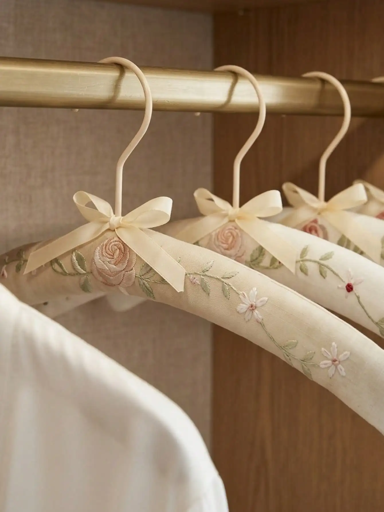 Embroidery-Covered Hanging Rac - Ribbon Bow Gift 리뷰 및 가격