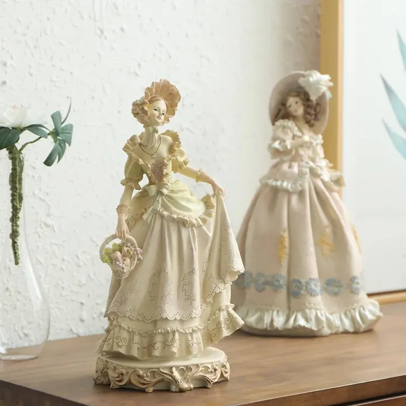 European Victorian Girl Beauty - Nutcracker Figurine 리뷰 및 가격